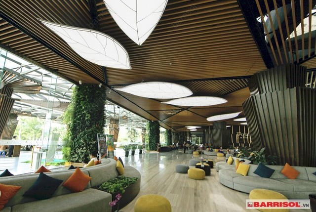 Sảnh lễ tân thân thiện với cây xanh