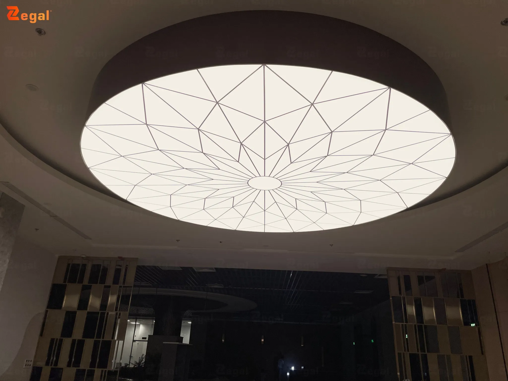 Chất liệu trần xuyên sáng – Những yếu tố quyết định chất lượng và hiệu ứng ánh sáng