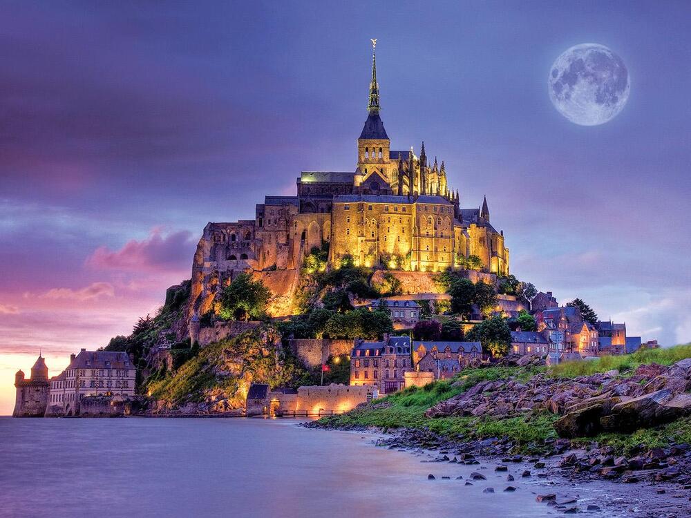 Lâu đài Mont-Saint-Michel là một tuyệt tác kiến trúc kết hợp giữa tôn giáo và quân sự (Nguồn: Internet)