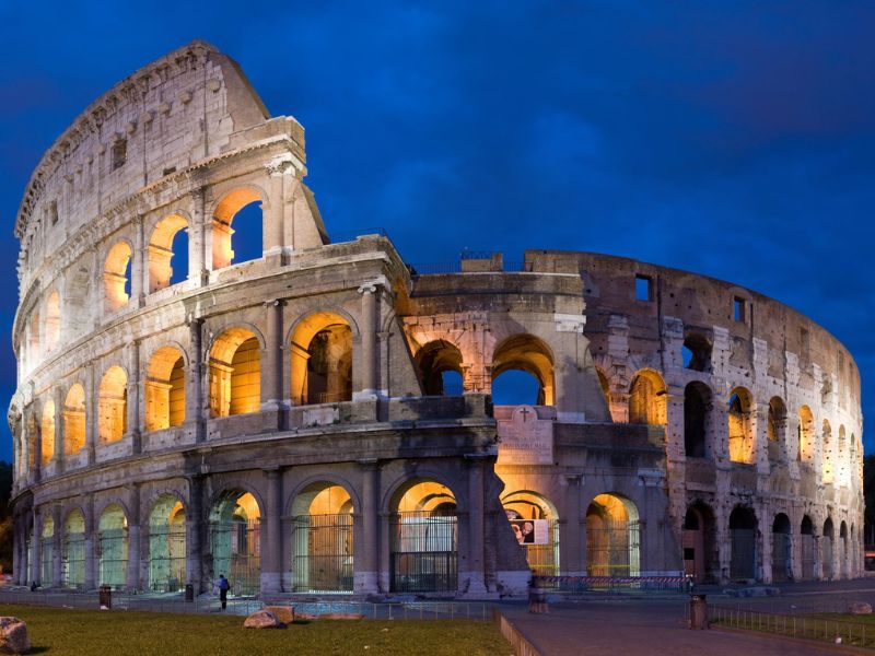 Đấu trường Colosseum tại Rome, Ý, là một công trình kiến trúc La Mã cổ đại nổi tiếng