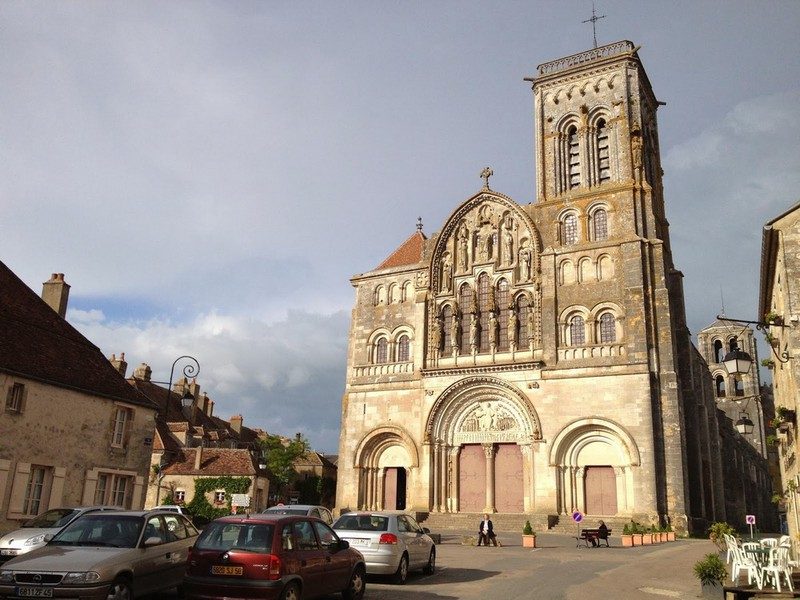 Romanesque đã giúp định hình không chỉ các nhà thờ mà còn cả các công trình công cộng (Nguồn: Internet)