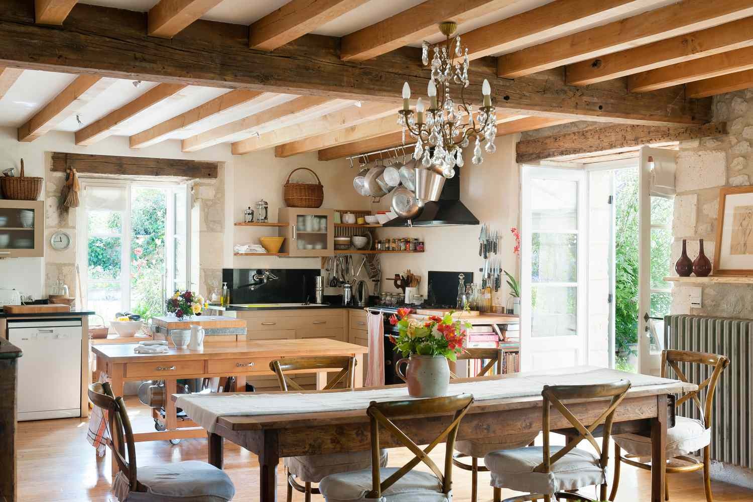 Phong cách French Country: Sự hòa quyện giữa nét đẹp mộc mạc và sang trọng