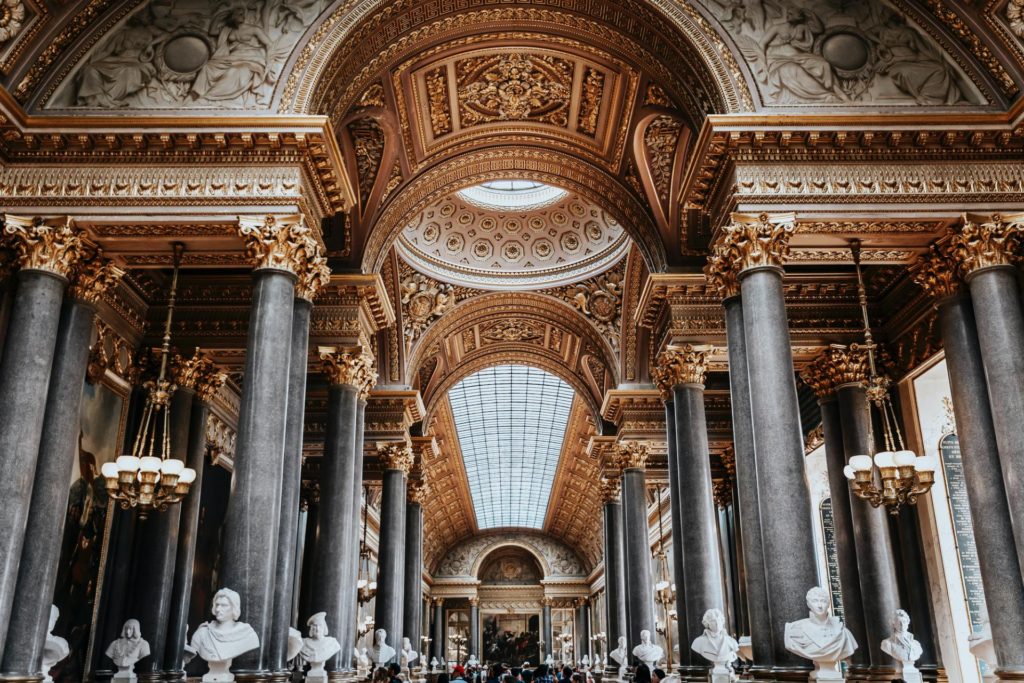 Các công trình tại Baroque tại Tây Ban Nha có xu hướng thể hiện sự mạnh mẽ và nghiêm trang
