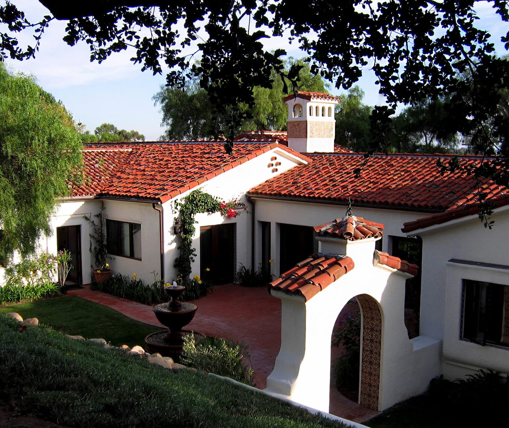 Phong cách Spanish Revival: Sự giao thoa giữa quá khứ và hiện đại trong kiến trúc
