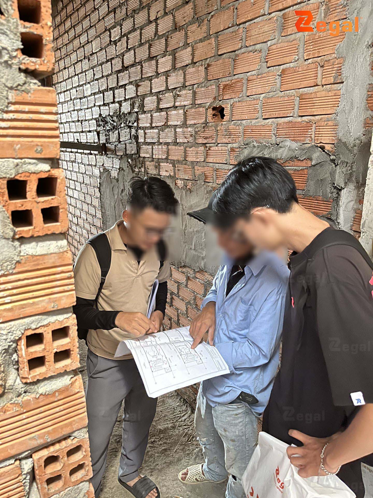 Đội ngũ kỹ thuật sẽ làm việc trực tiếp với bộ phận thiết kế để chốt phương án
