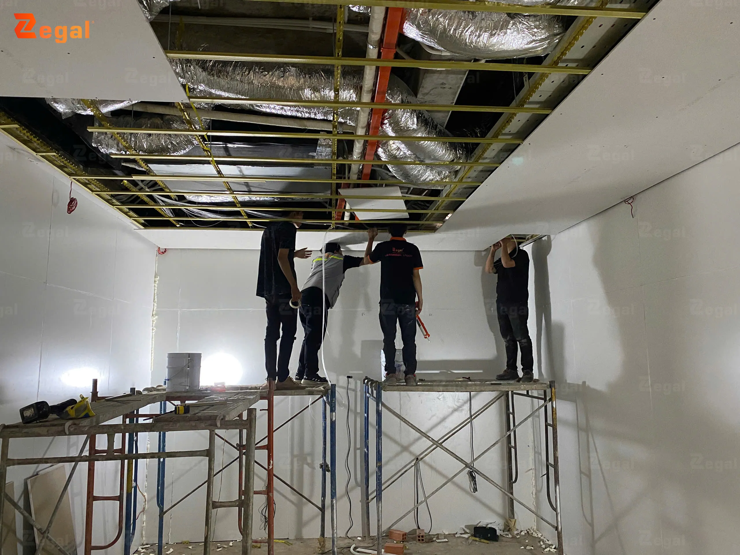 Khảo sát hiện trạng trần nhà và đo đạc kích thước không gian
